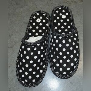 New Black Quilted Polka Dot Slippers Size 7